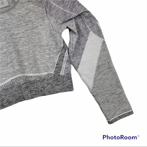 Athleta Agile Heather Gray Long Sleeve Crop Top - Picture 8 of 12